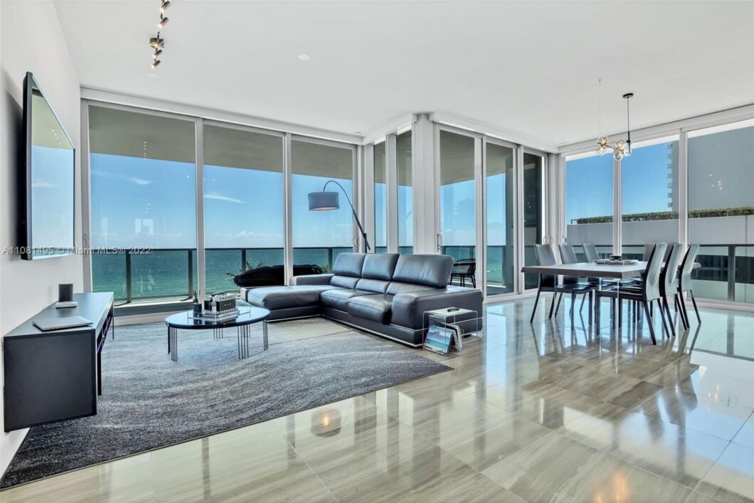 43796C1650484569628 6901 Collins Ave