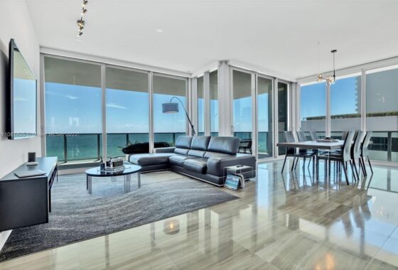43796C1650484569628 6901 Collins Ave