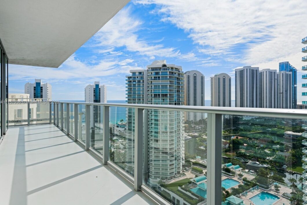 43796C1650486541140 300 Sunny Isles Blvd 4