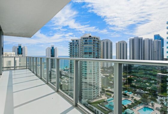 43796C1650486541140 300 Sunny Isles Blvd 4