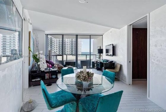 43796C1652202150928 2201 Collins Ave