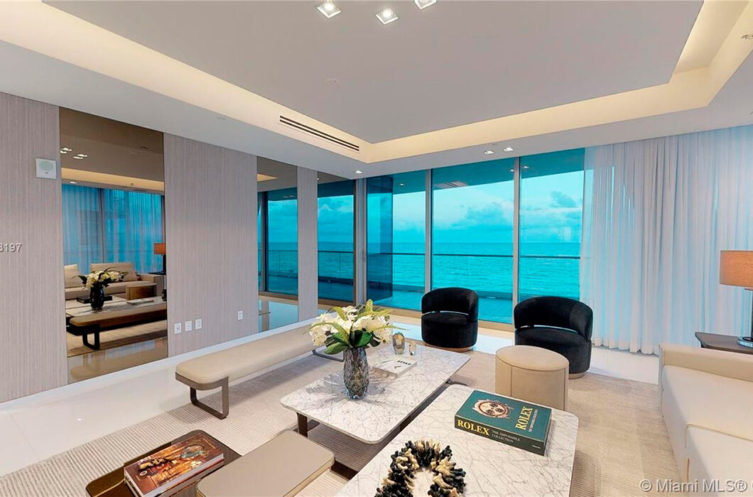 43796C1653496547964 9349 Collins Avenue
