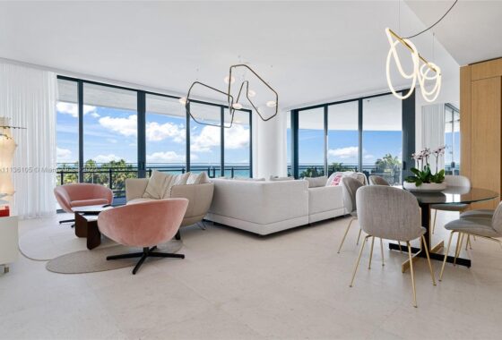 43796C1653510435249 8701 Collins Ave
