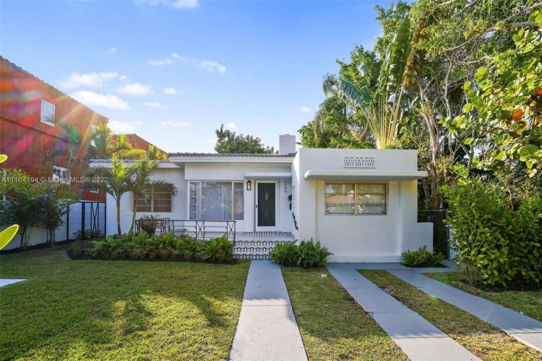 43796C1653510851146 3760 Royal Palm Ave