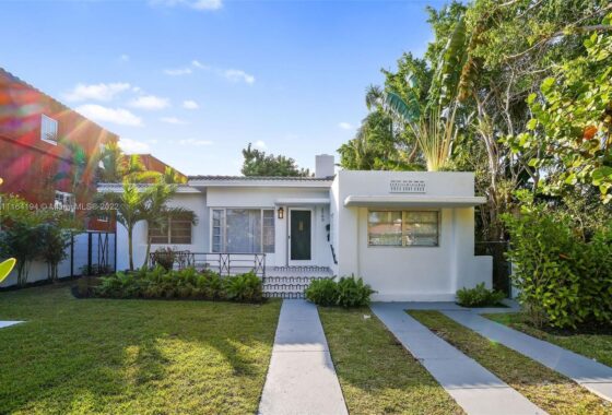 43796C1653510851146 3760 Royal Palm Ave