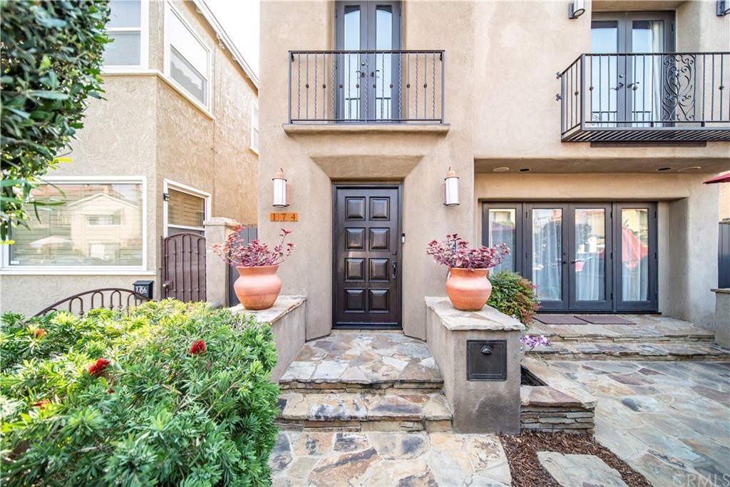 45419C1628026326928 174 Claremont Ave