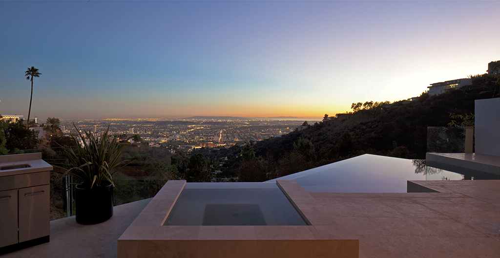 4646 2143 Sunset Plaza Dr