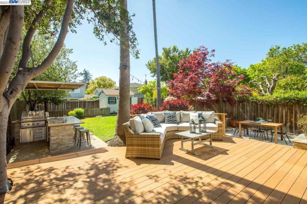 46789C1647553467927 1545 Eastshore Dr