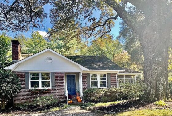 46915C1637703005943 4330 W Hillcrest Dr