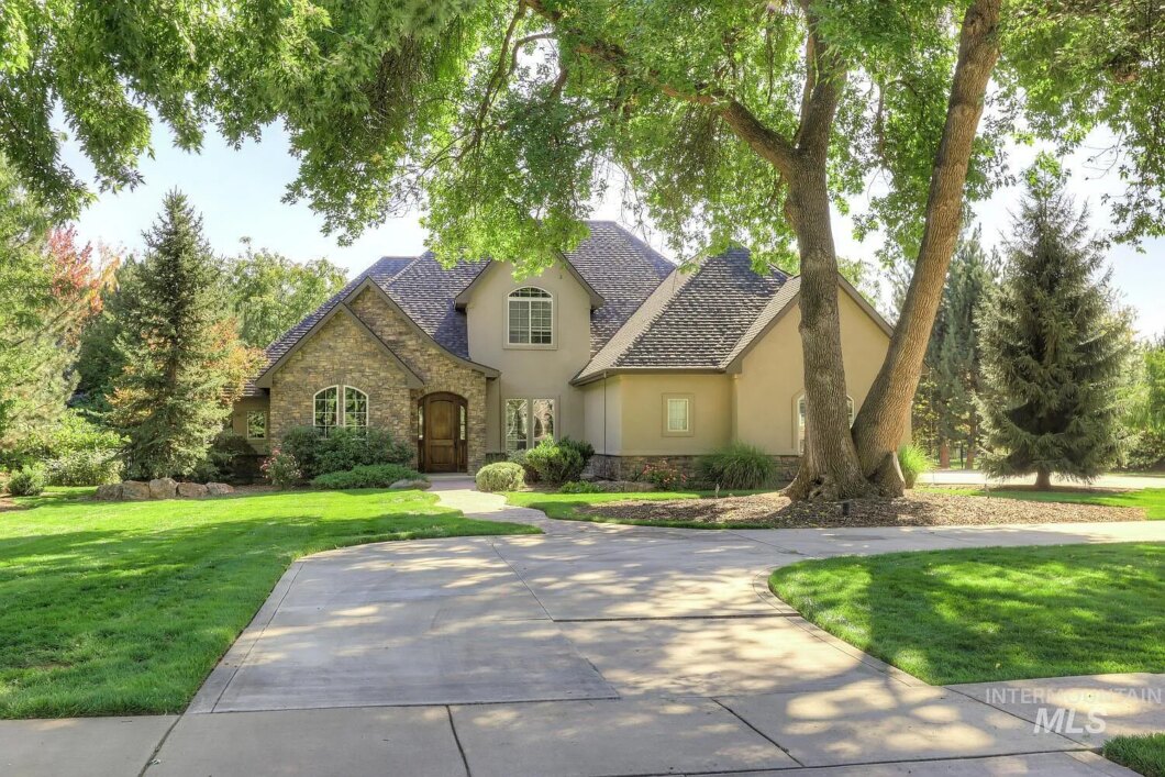 46915C1637954955226 2121 W Holly Mountain Dr