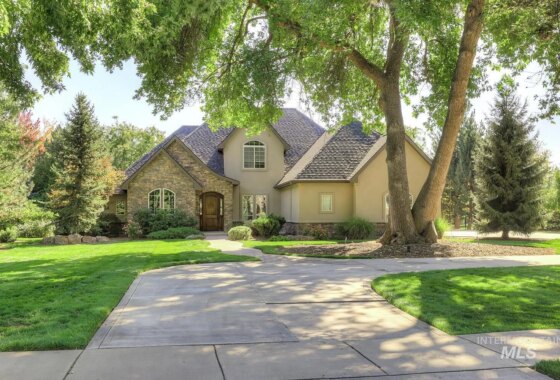 46915C1637954955226 2121 W Holly Mountain Dr
