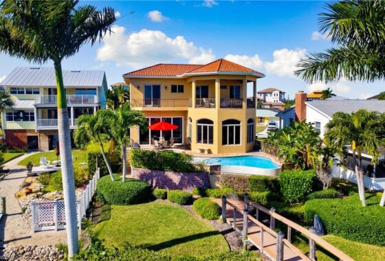 47792C1710012678094 82 Dolphin Circle