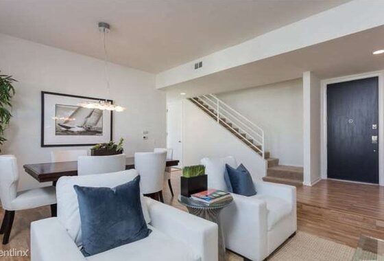 48066 36 Galleon Street