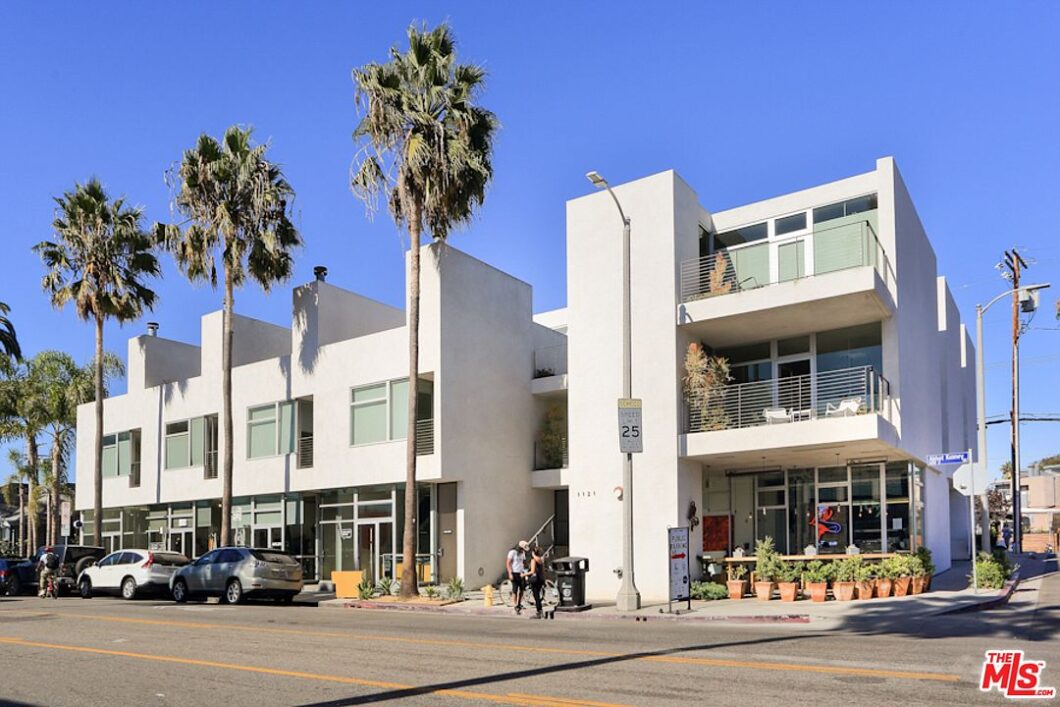 48082 1121 Abbot Kinney G