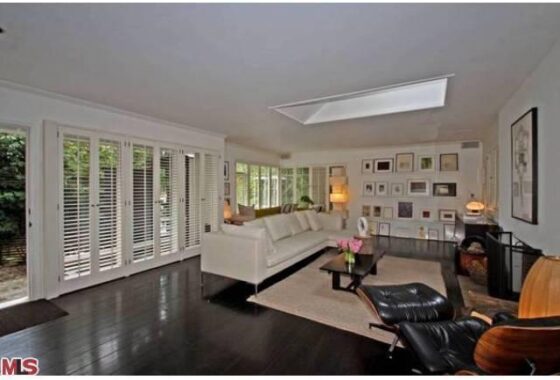 48122 1518 Sunset Plaza Drive
