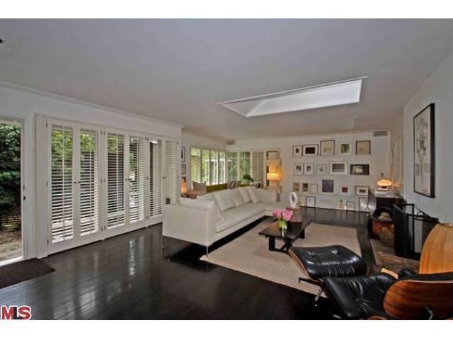 48122 1518 Sunset Plaza Drive
