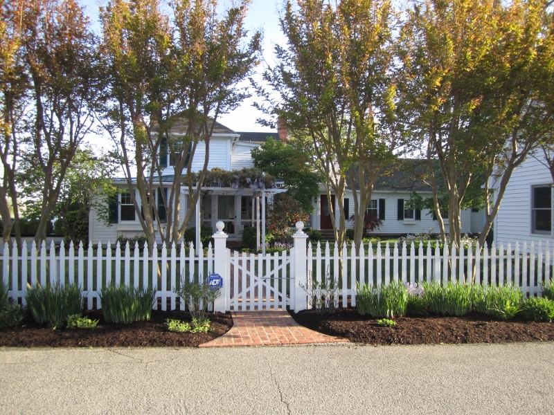 49016 101 East St
