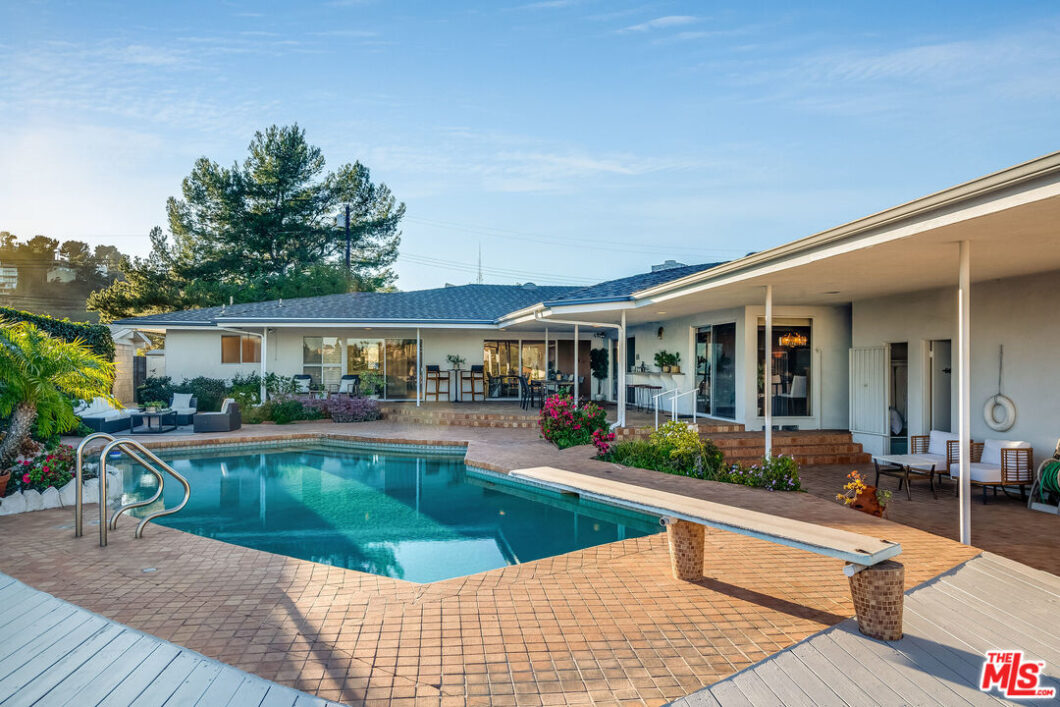 49123C1655913978792 8402 Allenwood Road