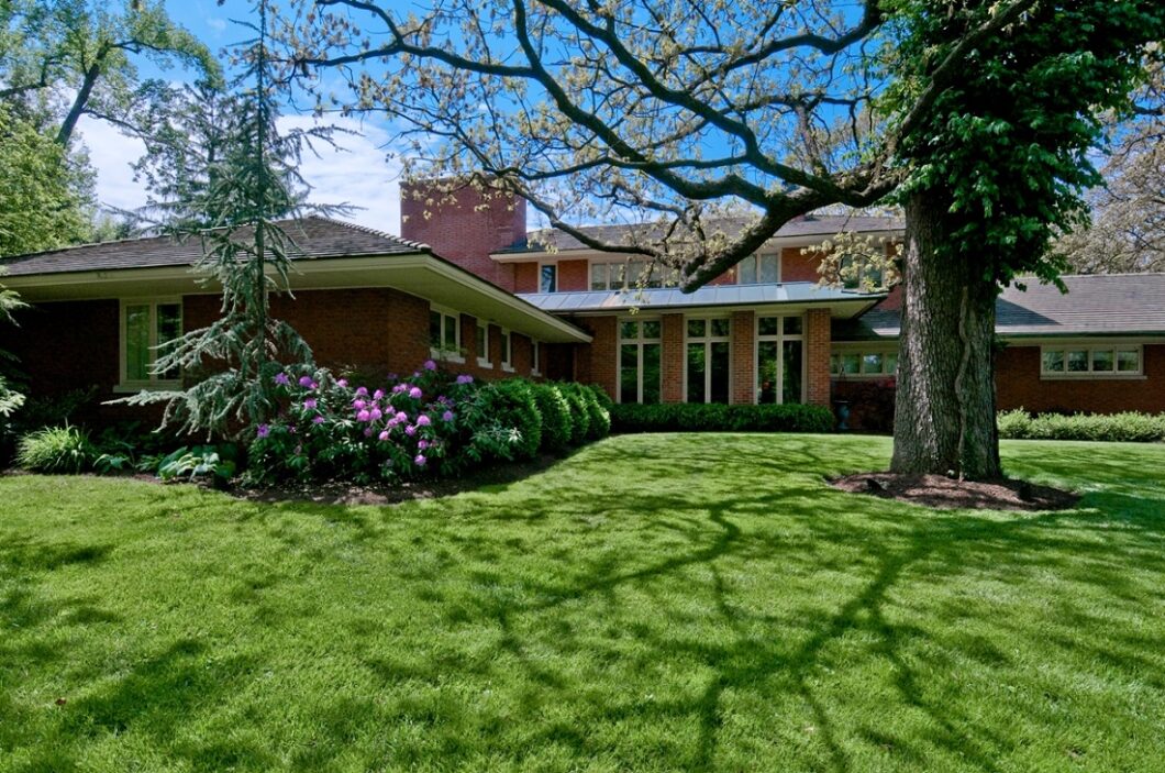 51692 7 E Brentmoor Park