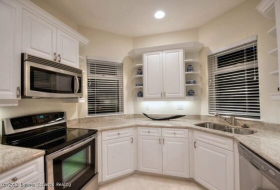 51772 BAYROC CONDO CABLE BEACH