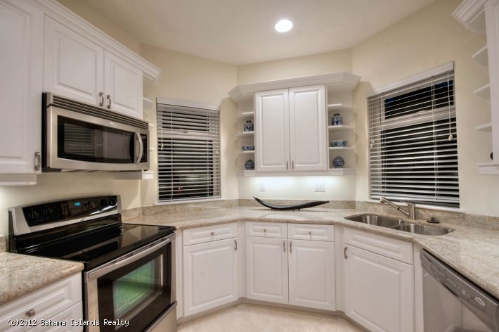 51772 BAYROC CONDO CABLE BEACH