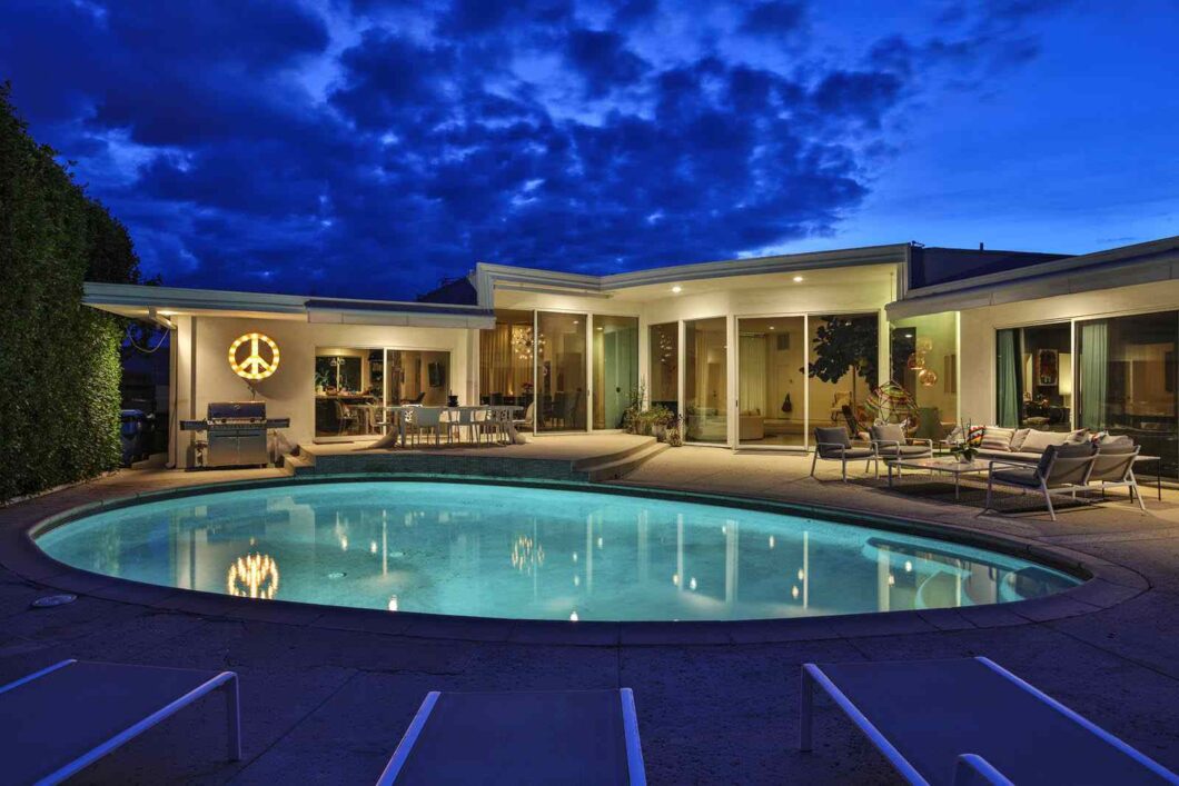 52101 916 LINDA FLORA Dr.