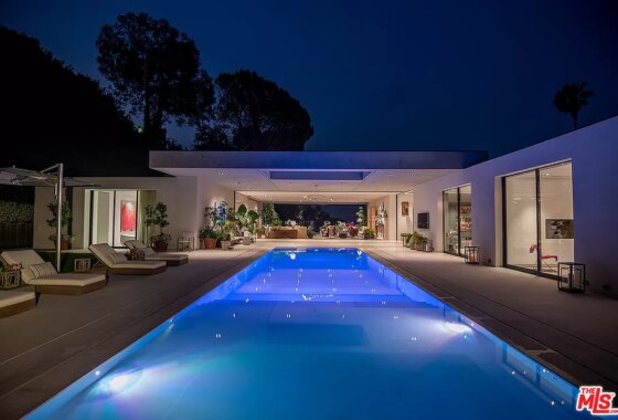 52557C1712034239081 1012 N Hillcrest Road