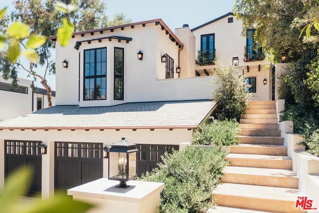 52557C1712038807958 270 N Carolwood Drive