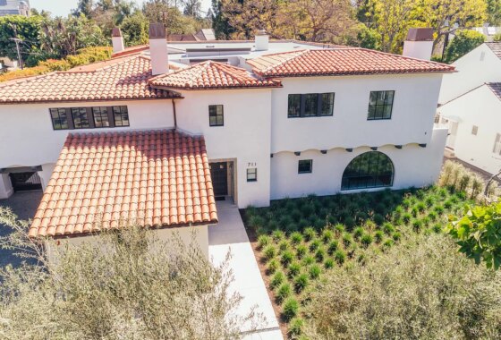 52557C1712039213723 711 Walden Drive