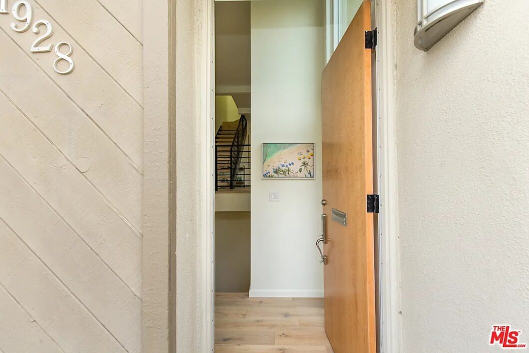 52557C1737627123241 1928 Washington Ave #5