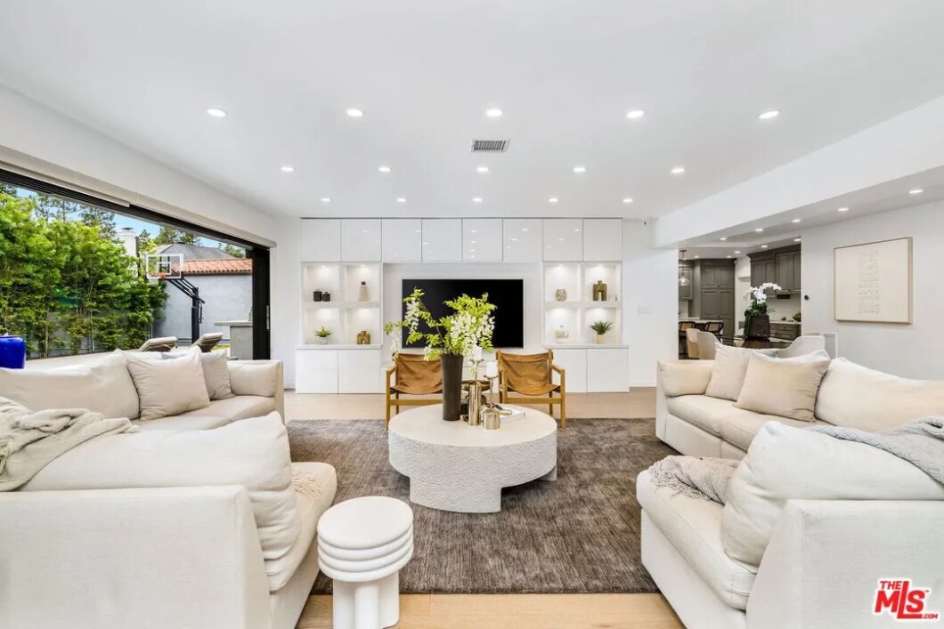 52557C1760721558604 10560 Wyton Dr