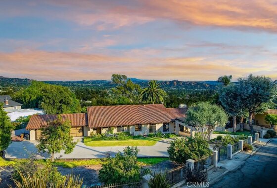 52557C1769125647609 955 N Easley Canyon Rd