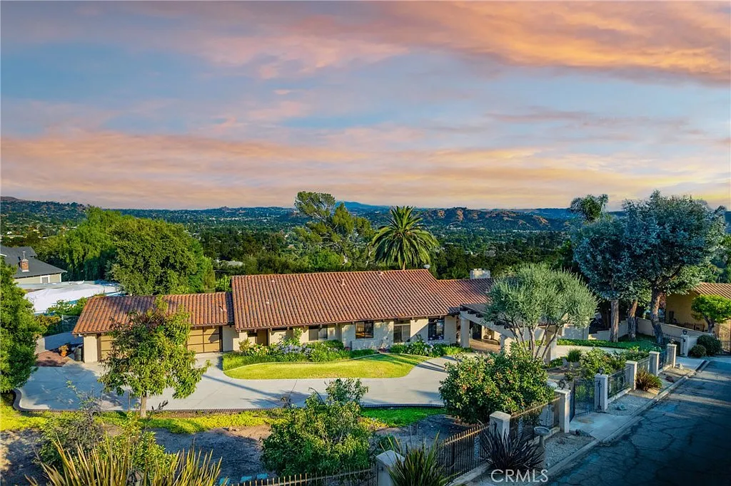 52557C1769125647609 955 N Easley Canyon Rd