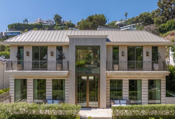 52557C1781824172805 1395 N Doheny Drive