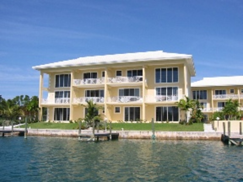 52927 Waterfront Development in Bahamia