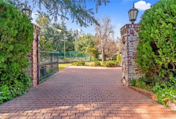 53616C1707415513985 4810 Louise Ave.