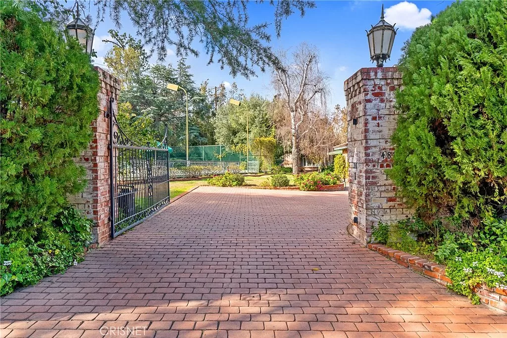 53616C1707415513985 4810 Louise Ave.