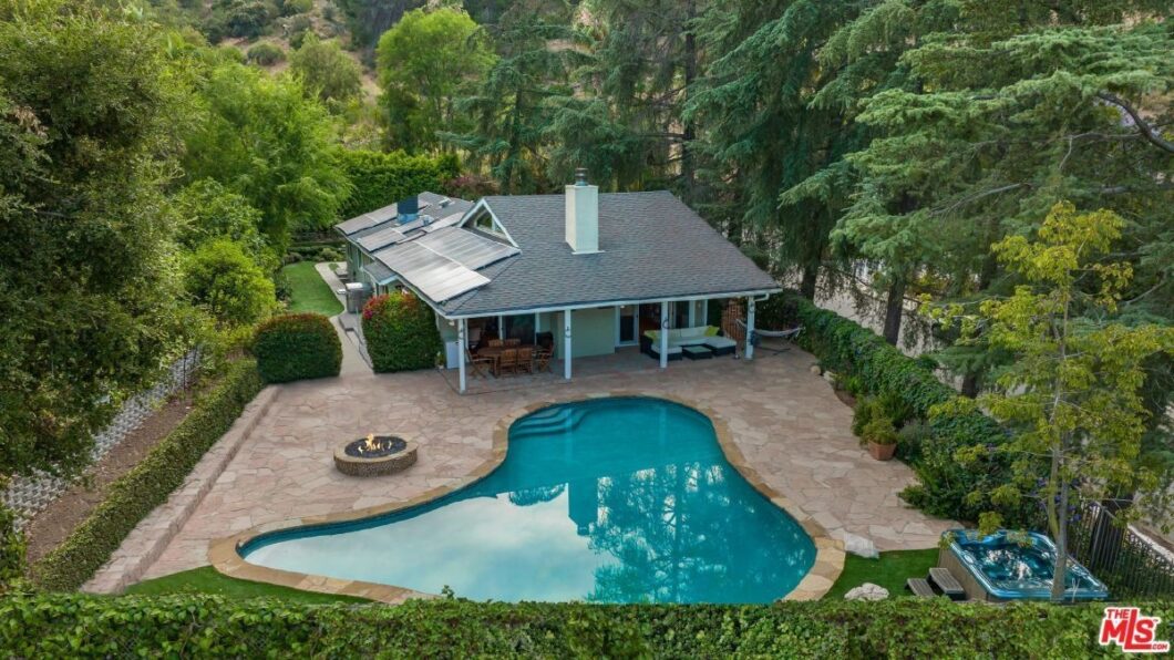 53616C1707611995552 17032 Cotter Place