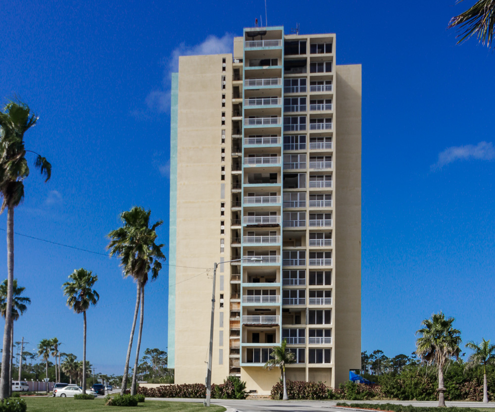 53852 Apartment Building On The Mall