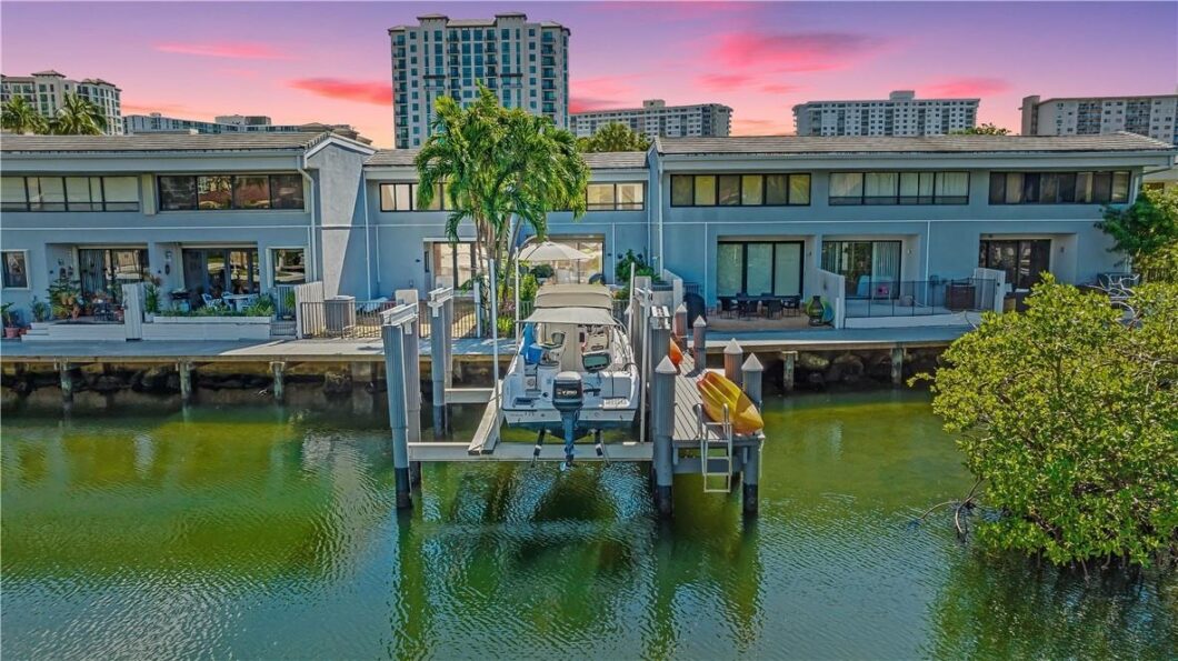 54781C1696475598900 311 Poinciana Dr #801