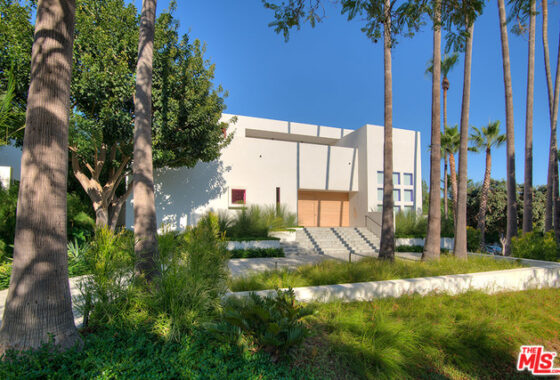 56895 702 N Alta