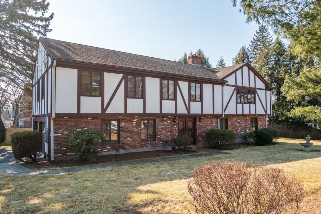 58521C1757604195434 1640 Commonwealth Ave