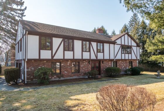 58521C1757604195434 1640 Commonwealth Ave