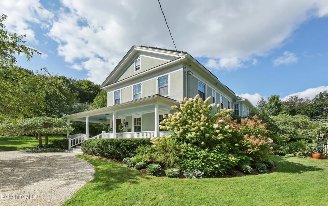 62013C1744419857225 48 South St