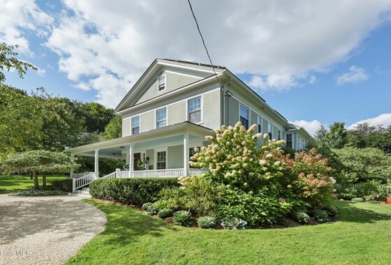 62013C1744419857225 48 South St