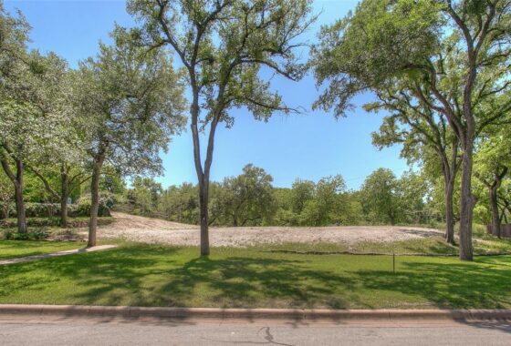 64556C1752090882235 417 Crestwood Dr