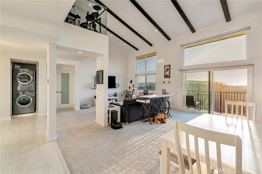 64746C1752290581617 2385 Roscomare Rd, Unit F10