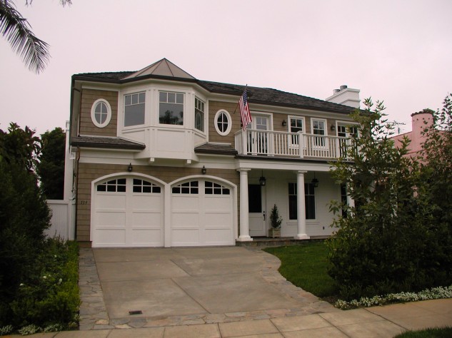 65738 739 Burlingame Avenue
