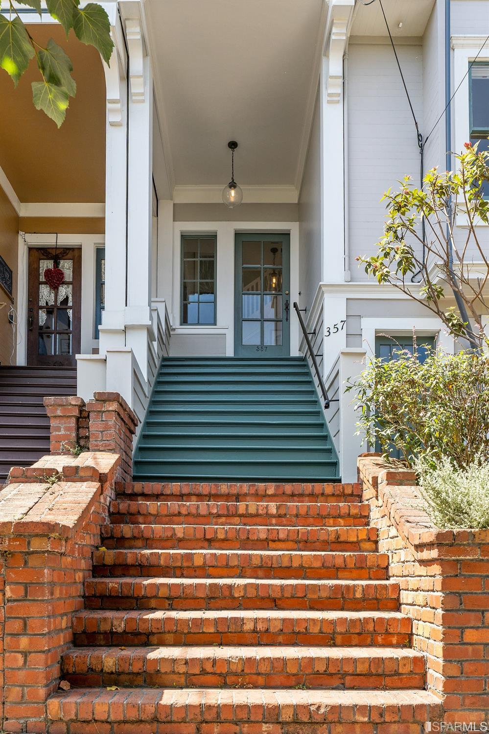 69732C1784327671014 357 29th Street
