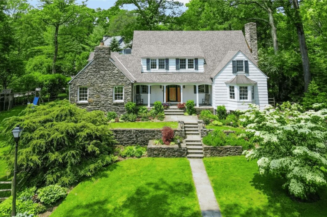 70379C1785254034649 1 Forest Court